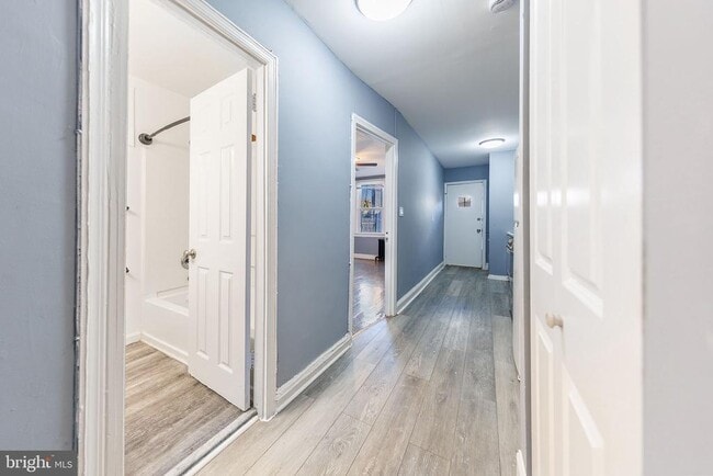 Building Photo - 905 19th St NE