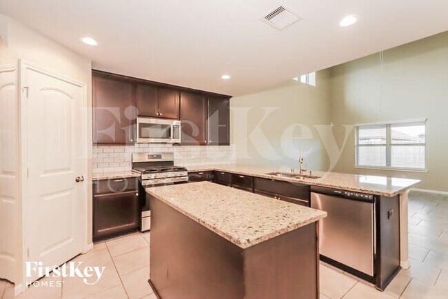 Building Photo - 8011 Carillon Way