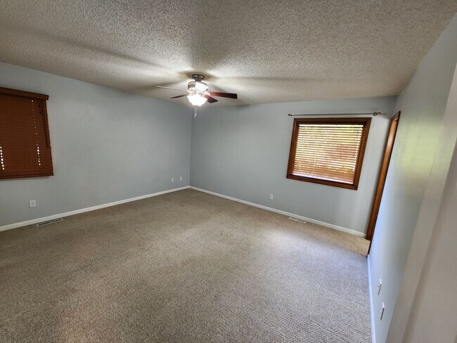 Building Photo - 2-Car Garage + Washer & Dryer + Recently Updated! Available September 3rd!