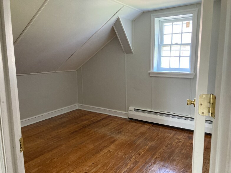 Building Photo - 389 Weinsteiger Rd