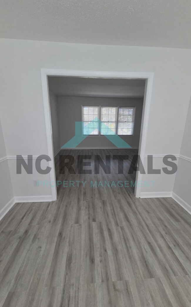 Building Photo - 2300 Carlford Rd