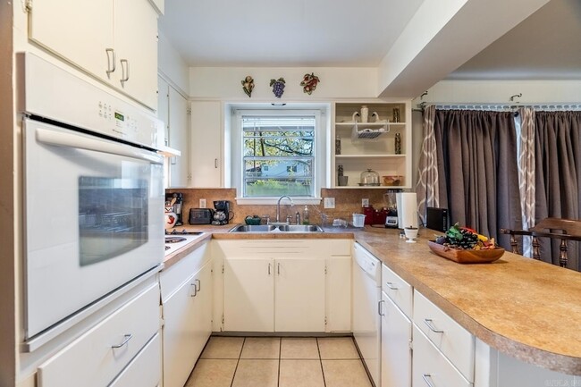 Building Photo - 9720 Brooks Ln