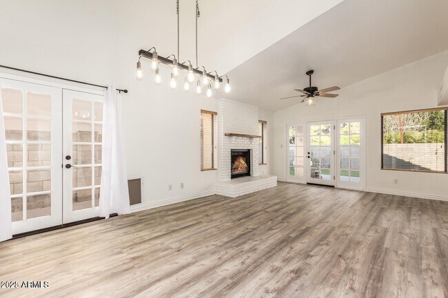 Building Photo - 2174 E Aspen Dr