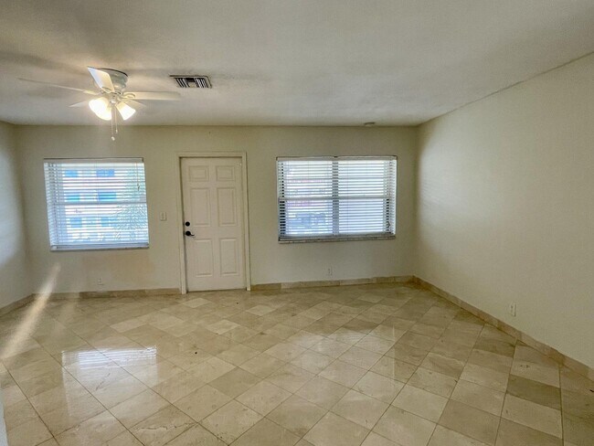 Building Photo - 5520 N Ocean Blvd