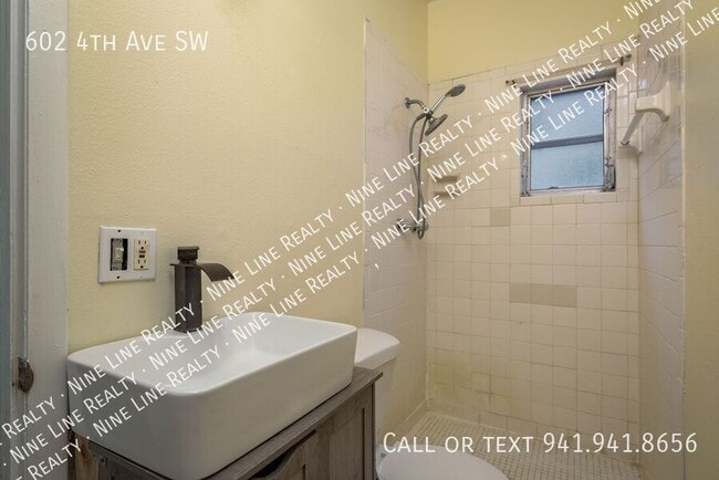Building Photo - 602 4th Ave SW