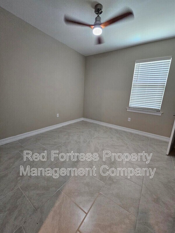 Building Photo - 623 Parkshore Lk Ave
