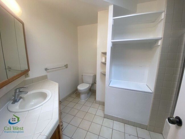 Building Photo - $9595 - 6 Bed/4.5 Ba Executive Home in Los Altos HIlls/With Pool/Separate Inlaw Unit