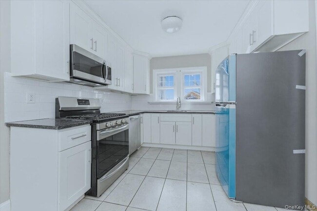 Building Photo - 801 Main St