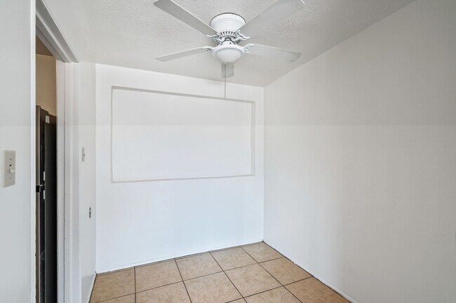 Building Photo - 2230 E Spring St