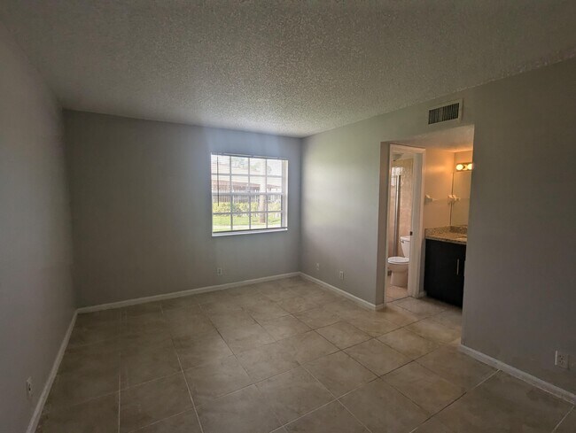 Building Photo - 4659 Oak Terrace Dr