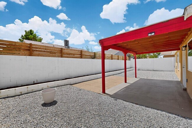 Building Photo - 5748 Pinon Flats Rd NW