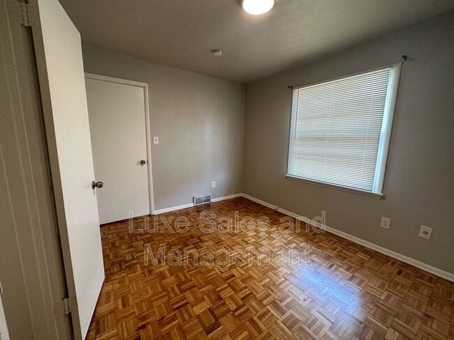 Building Photo - 1025 SW 57th St