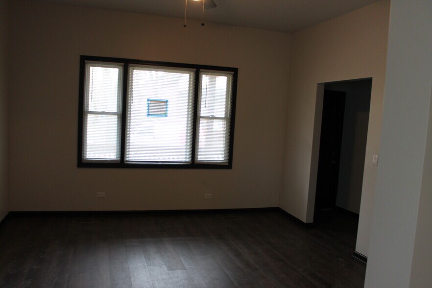 Building Photo - 11309 S Edbrooke Ave