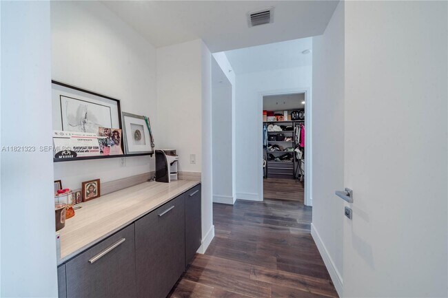 Building Photo - 3250 NE 188th St