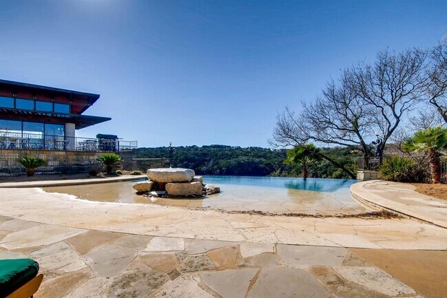 Building Photo - 303 Highland Village Cove