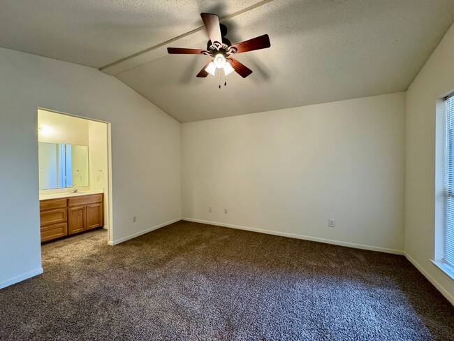 Building Photo - Duplex