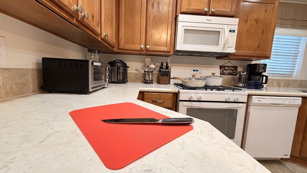 Building Photo - 1001 E Owens