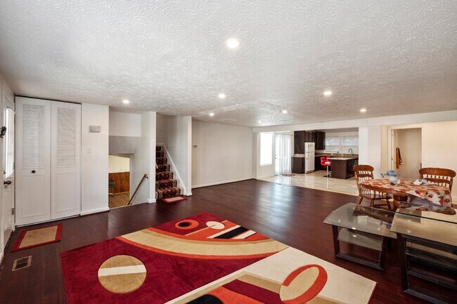 Building Photo - This beautiful well kept single-family hom...