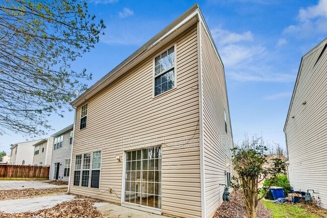 Building Photo - 1645 Heyford Cir NW