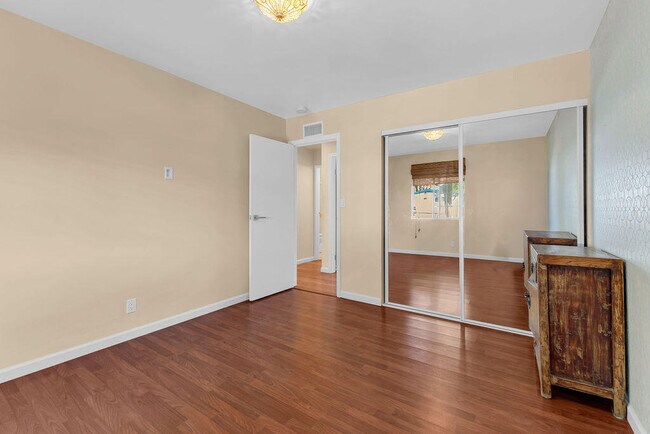 Building Photo - 74773 Leslie Ave