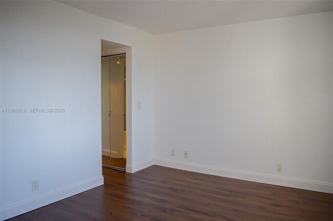 Building Photo - 9230 Lagoon Pl