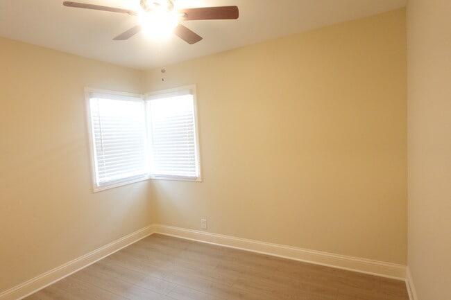 Building Photo - 3743 Country Club Ave