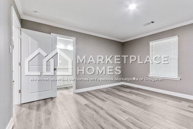 Building Photo - 1519 W 15th St