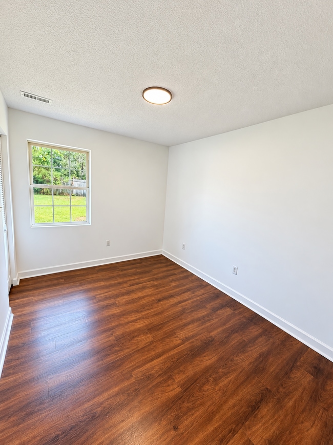 Building Photo - 5339 Beechwood Dr