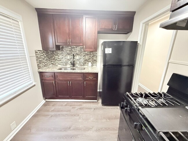 Building Photo - Renovated 3-Bedroom Home – We Welcome Sect...