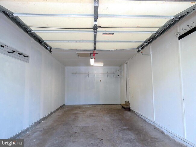 Building Photo - 7125 Vantage Dr
