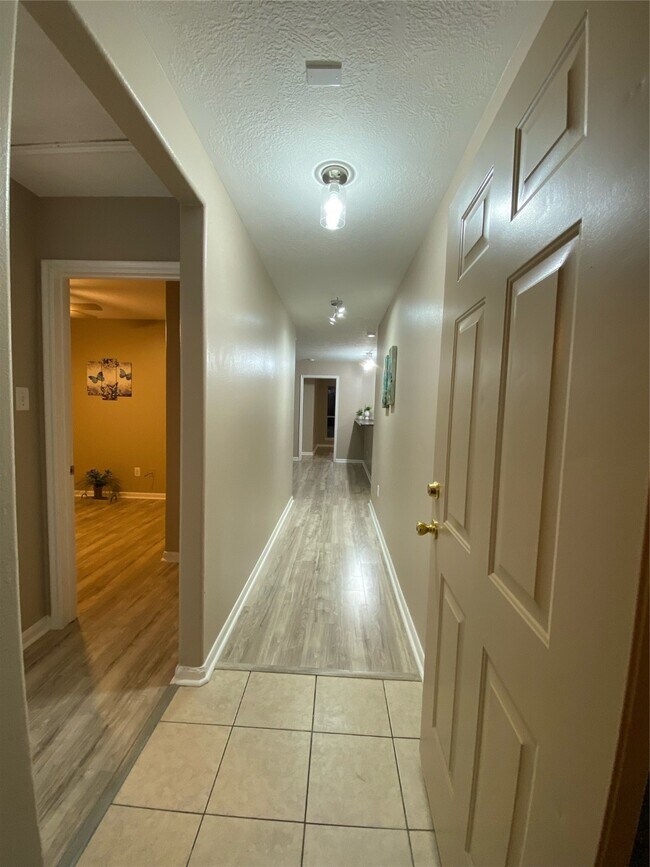 Building Photo - 8825 E Buffalo Cir