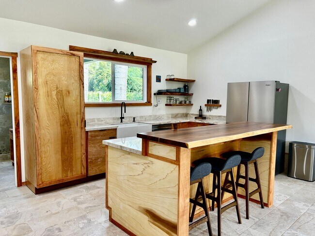 Building Photo - Brand New Luxury Furnished 3 bed 2 bath Ho...