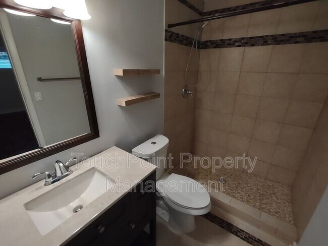 Building Photo - 6414 Elmwood Cir