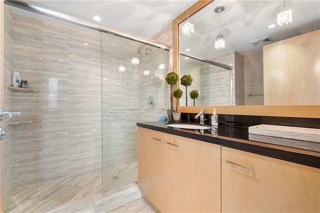 Building Photo - 101 S Fort Lauderdale Beach Blvd