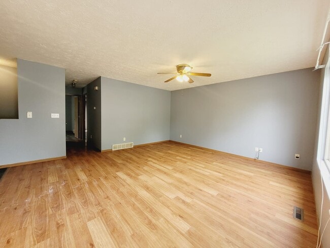 Primary Photo - 1217 Warren Ln
