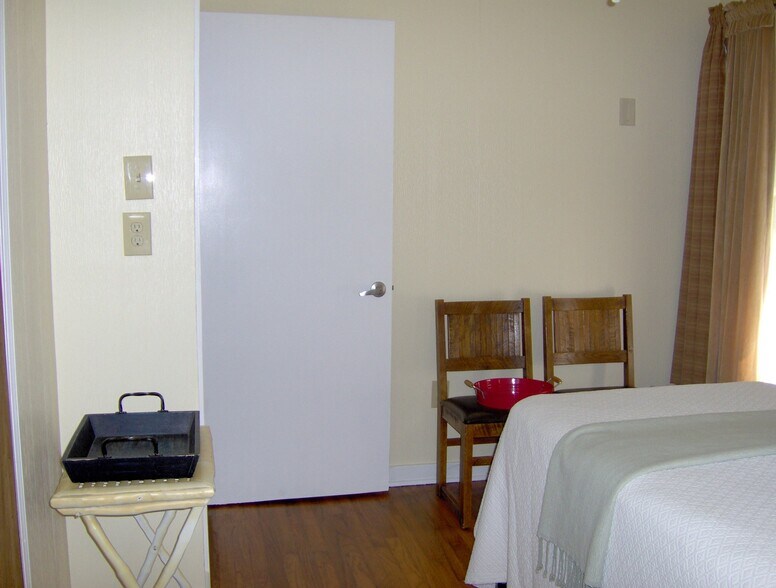 Building Photo - 2256 Bardwell Dr