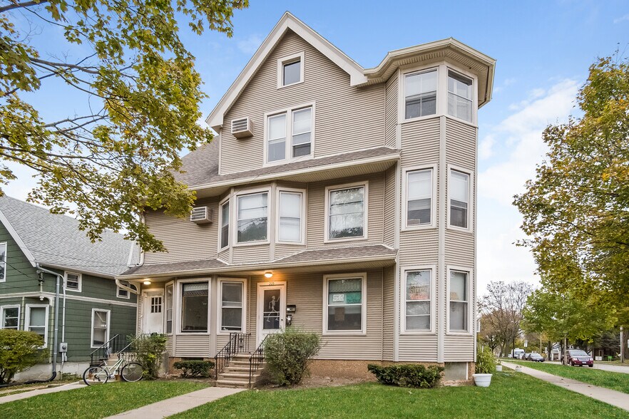 Building Photo - 223 S Mills St