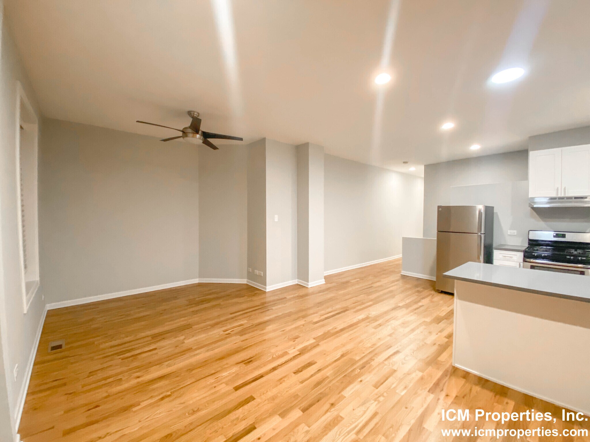 Building Photo - 2452 N Southport Ave