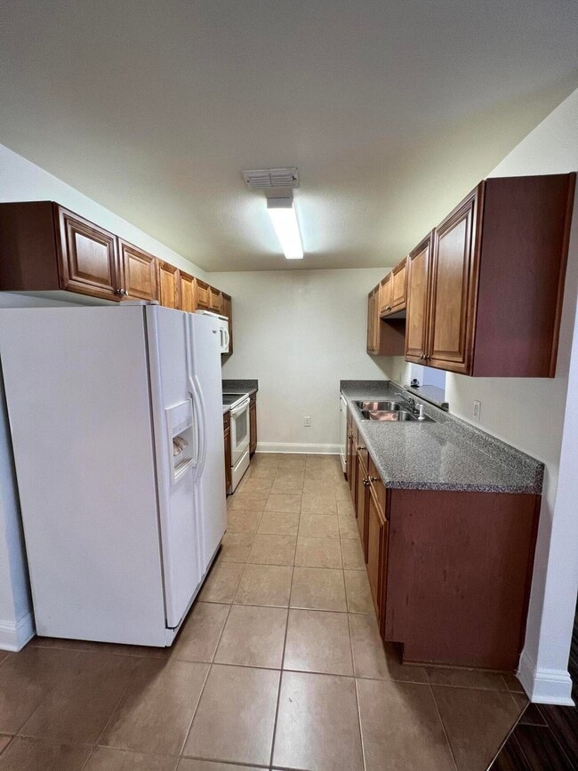 Building Photo - 555 Wingspan Way