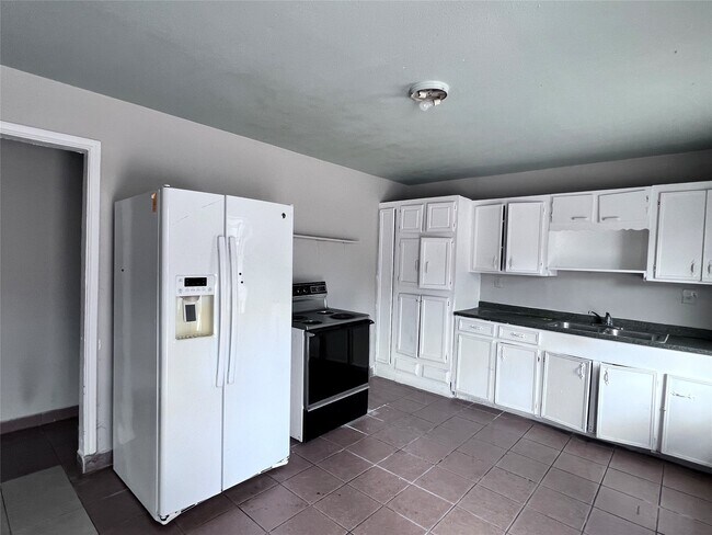 Building Photo - 1825 W Little York Rd