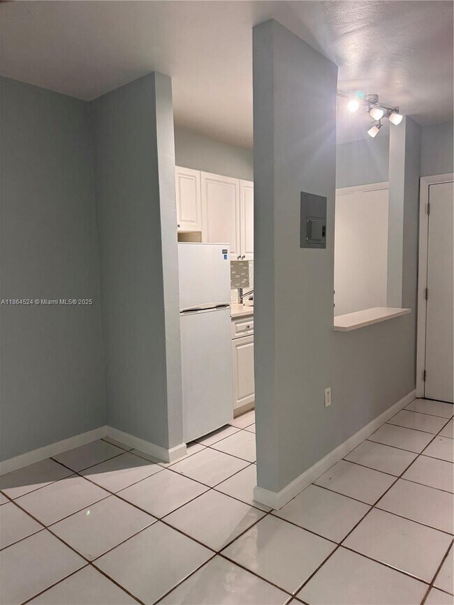 Building Photo - 6310 SW 79th St