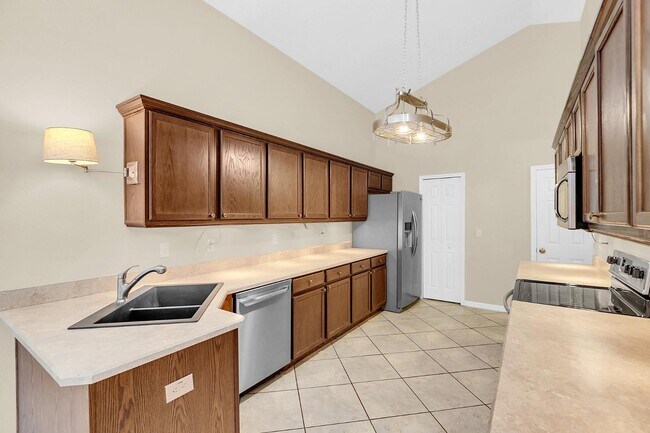 Building Photo - 1422 Saffron Trail
