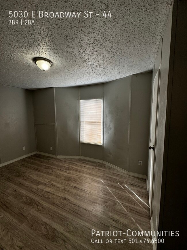 Building Photo - 5030 E Broadway St