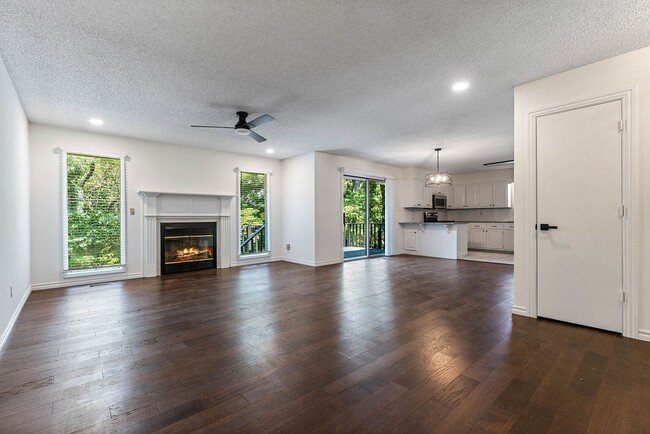 Building Photo - 7 Whitwick Ln