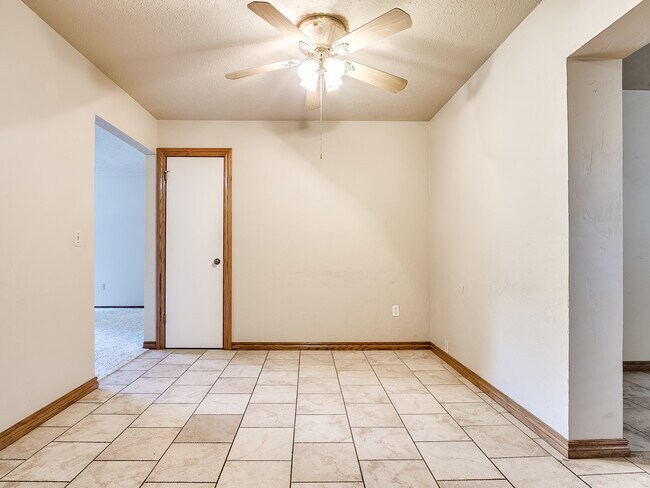 Building Photo - 1320 Frederick Dr