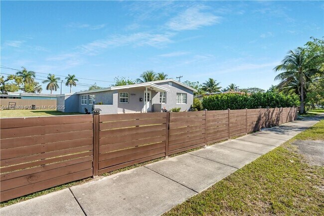 Building Photo - 10241 Dominican Dr