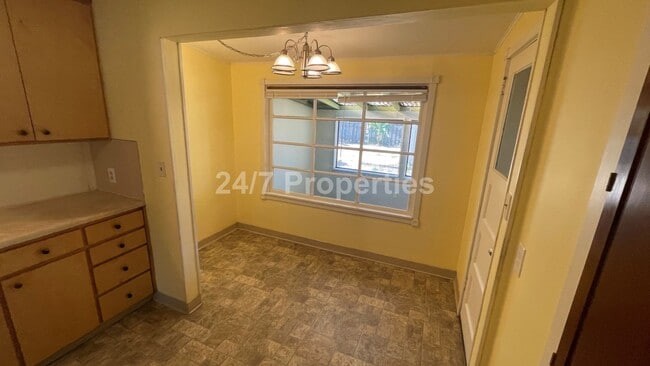 Building Photo - Charming 2 BD | 1 BA Home w/ Large Backyar...