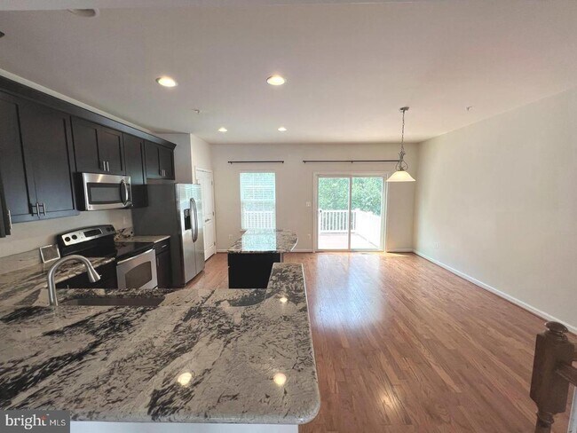 Building Photo - 356 Paladium Ct