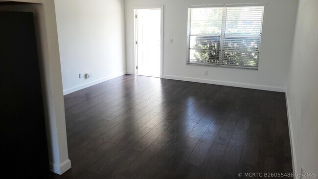 Building Photo - 135 Village Cir