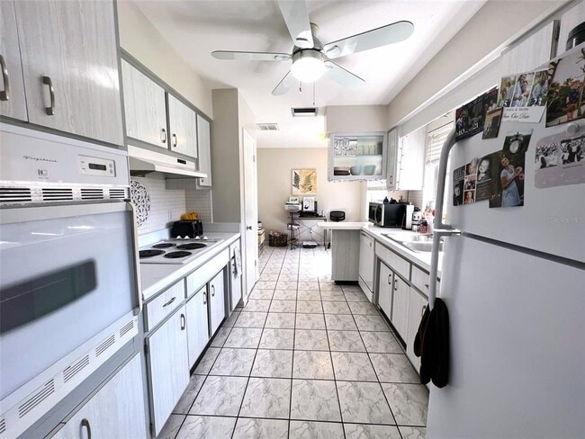 Building Photo - 1595 Idle Dr NE